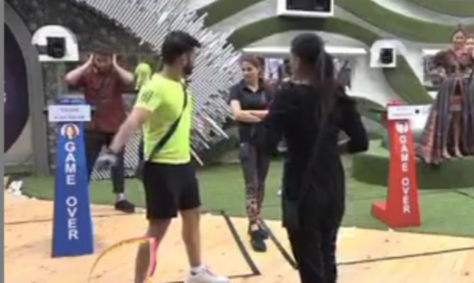 Needless to say, the task got off to a rocky start. Gauahar cried foul and claimed that Sidharth's team broke the rules because more than two people were present inside the square. Sidharth refused to believe it and declared that his team has won the task. Hina entered into the 'battle scene' and the trio had an extremely heated argument.